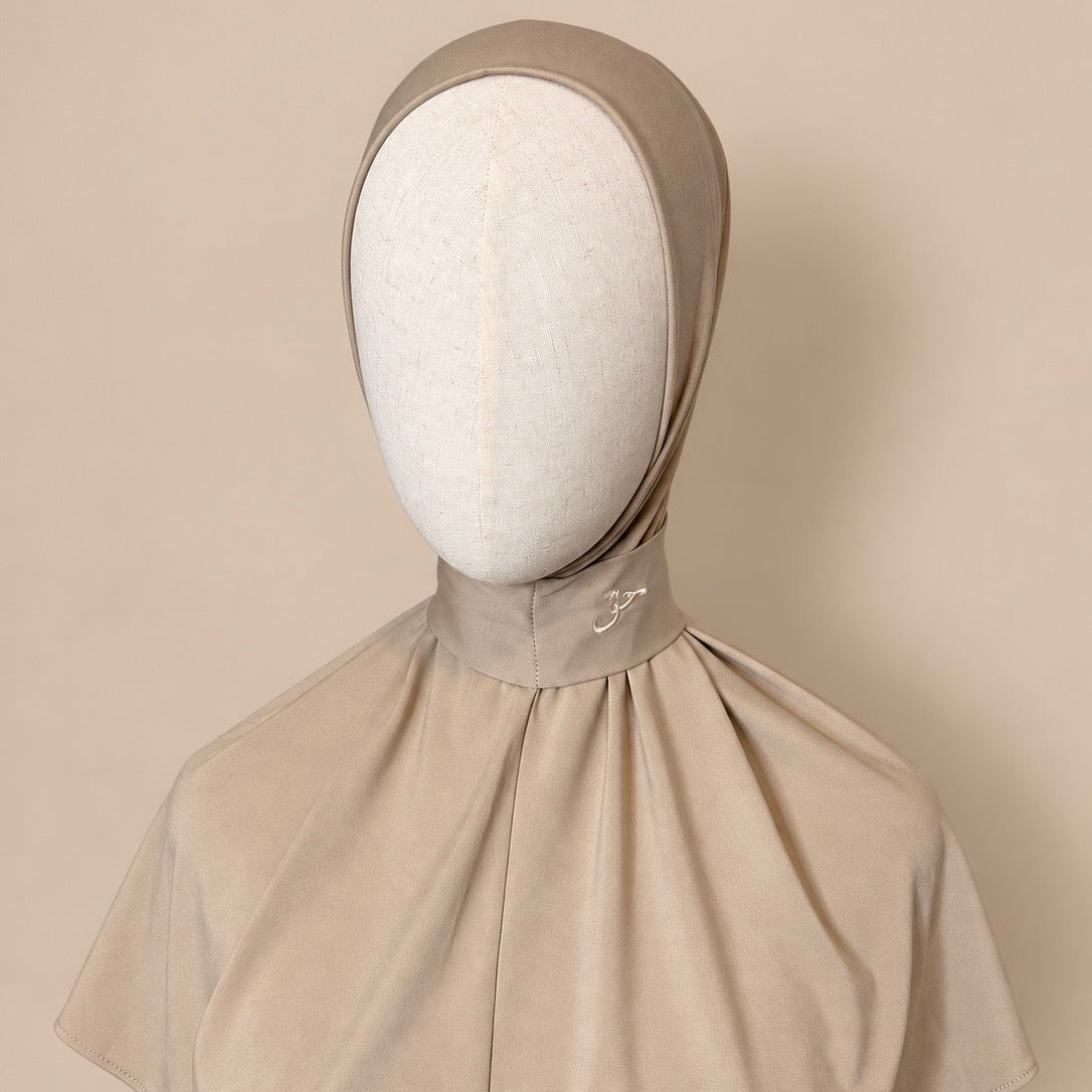 Cagoule hijab en jersey premium – Beige sable – Broderie حق