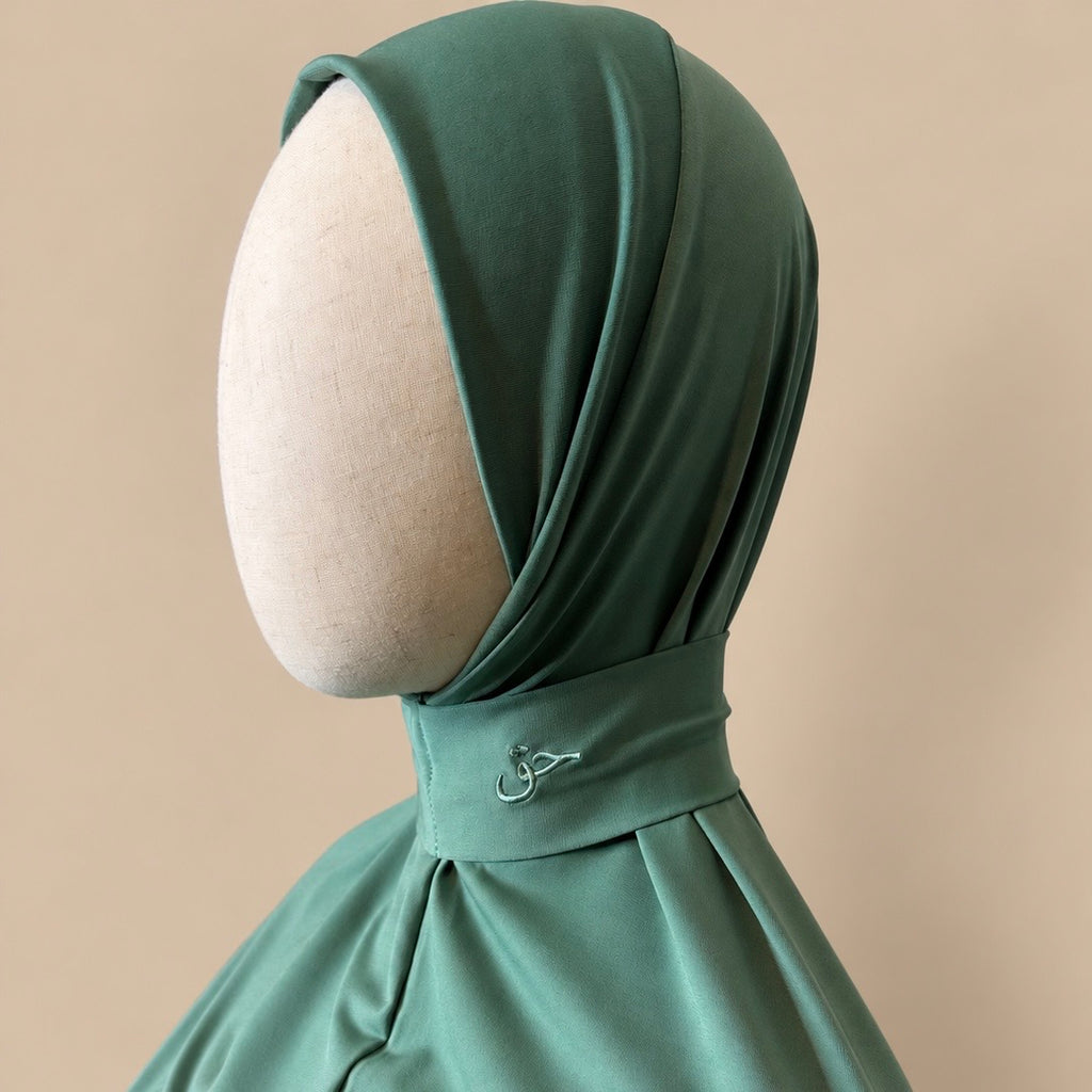 Cagoule hijab en jersey premium – Vert eucalyptus – Broderie حق