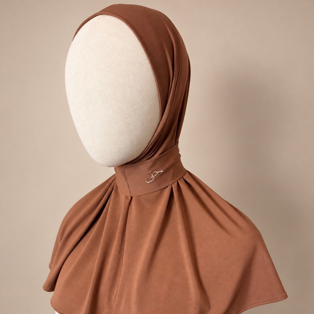 Cagoule hijab en jersey premium – Marron caramel – Broderie حق