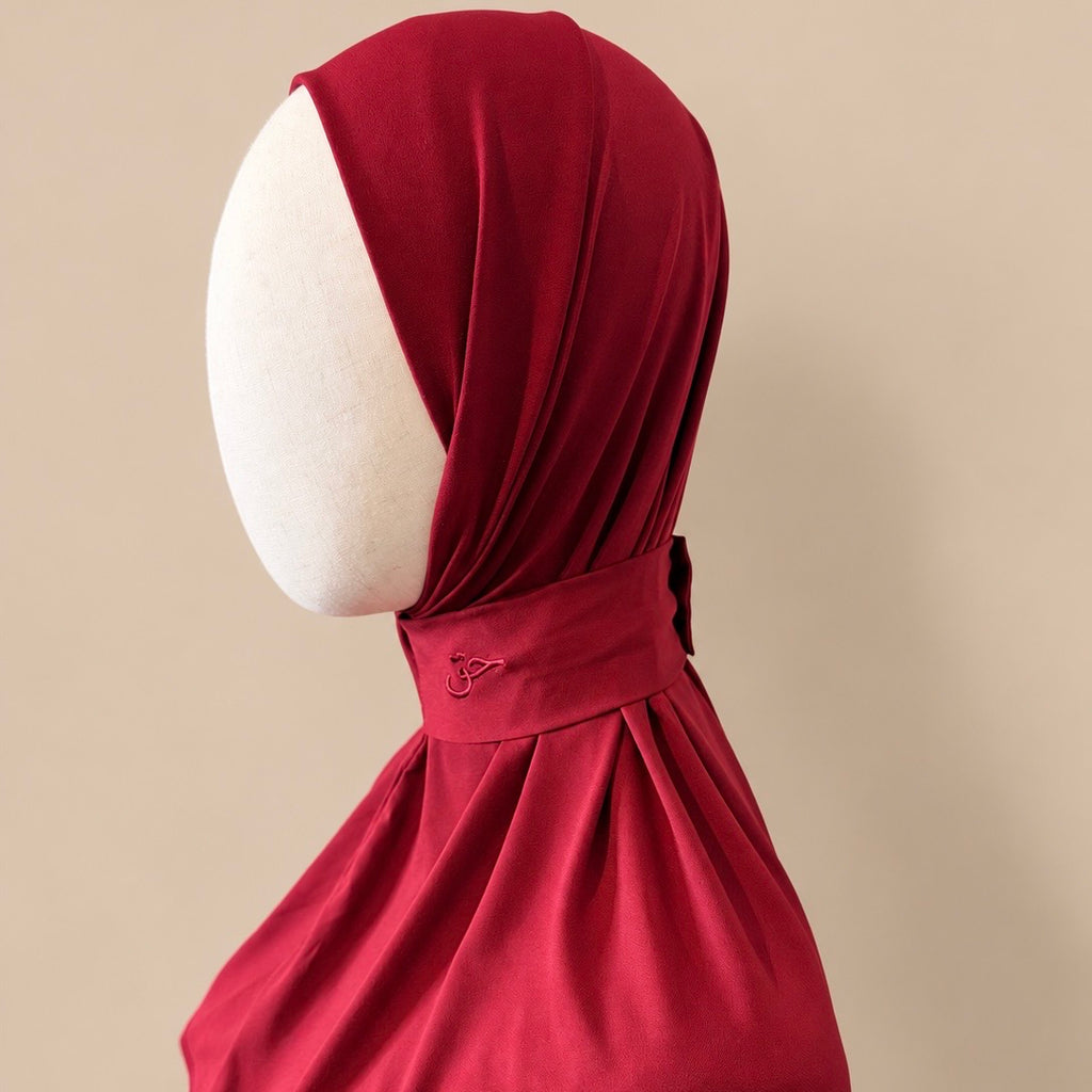 Cagoule hijab en jersey premium – Rouge cerise – Broderie حق